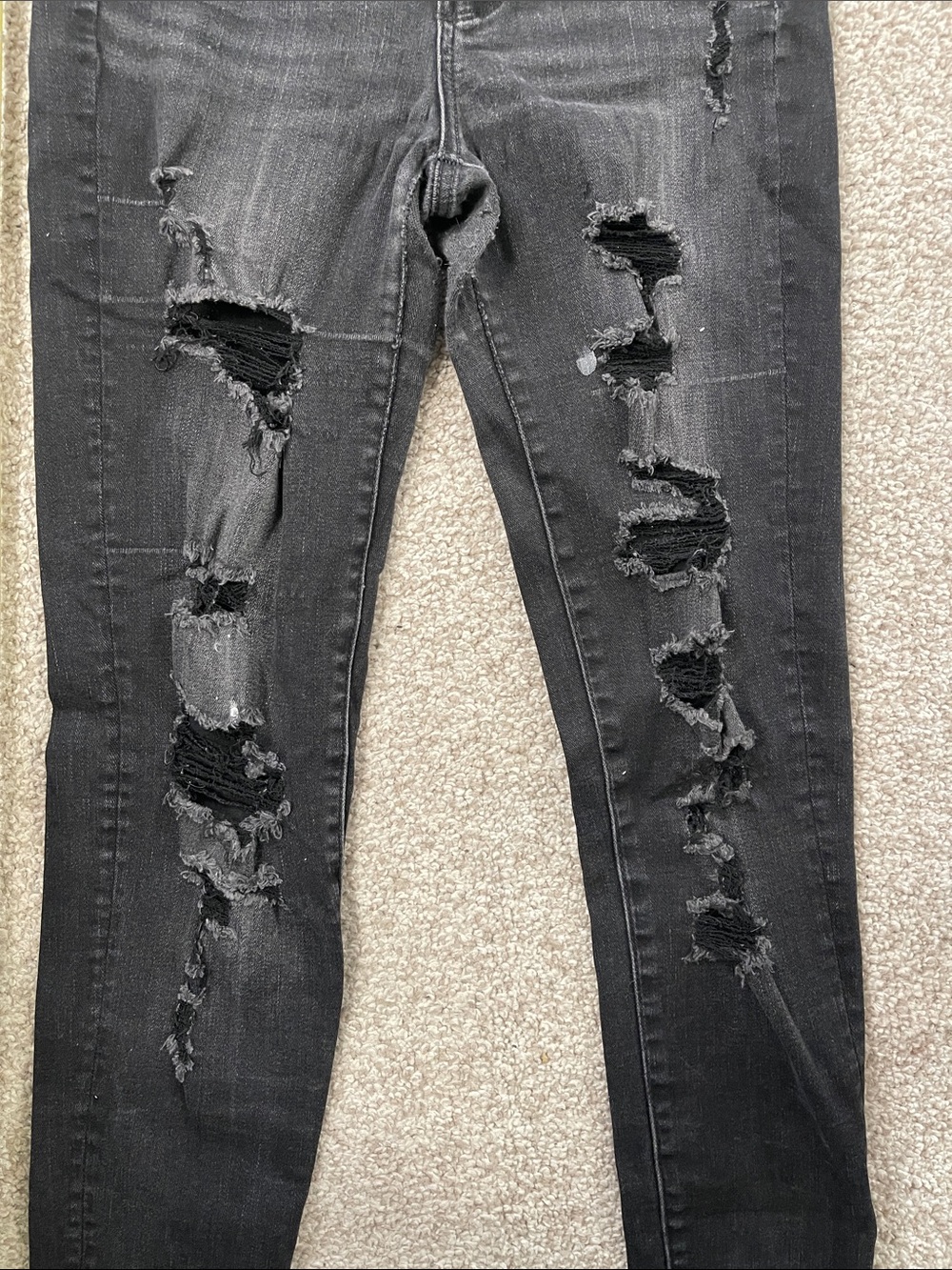 American Eagle Outfitters Black Ripped Skinny Jeans - Women's size 6
